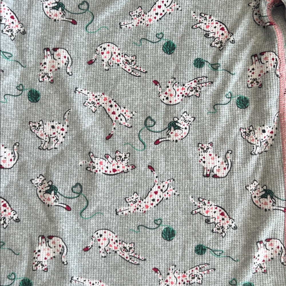Cuddl Duds Kids thermal or pj set: top & bottoms w/ cat & ball of yarn print - Picture 4 of 8